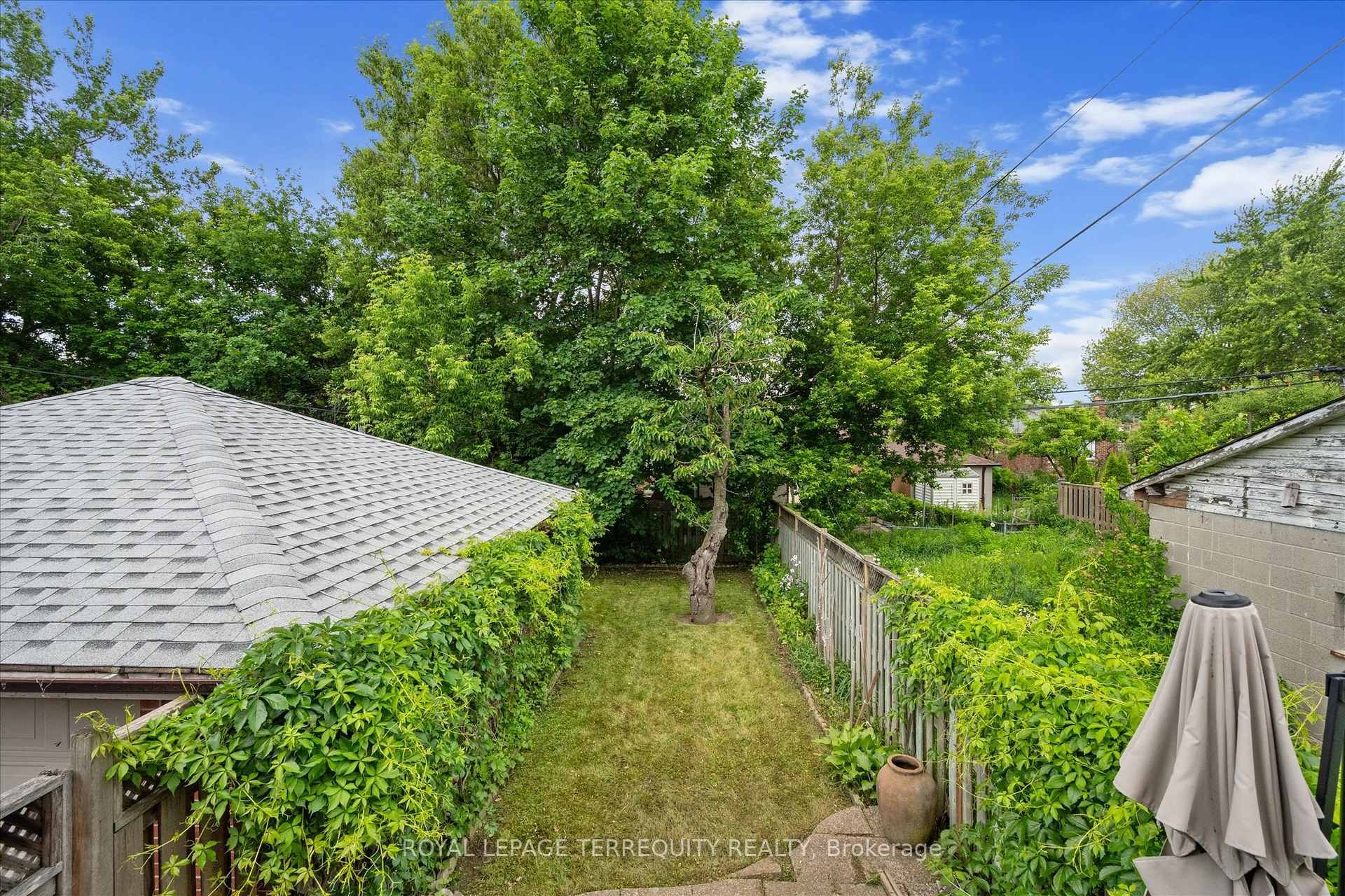 









384


Winnett

Avenue,
Toronto,




ON
M6C 3M1

