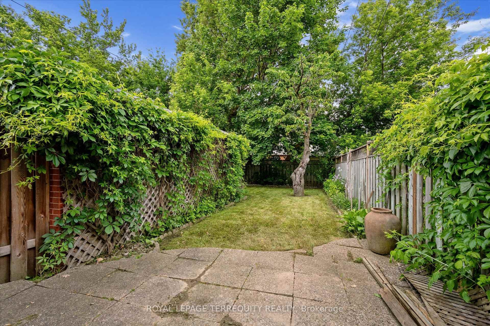 









384


Winnett

Avenue,
Toronto,




ON
M6C 3M1

