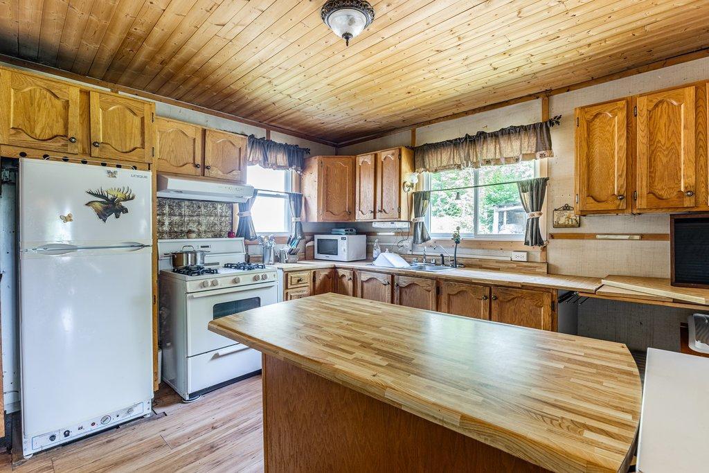 









1016


Ch. du Lac-Jim

,
Mansfield-et-Pontefract,




QC
J0X1R0

