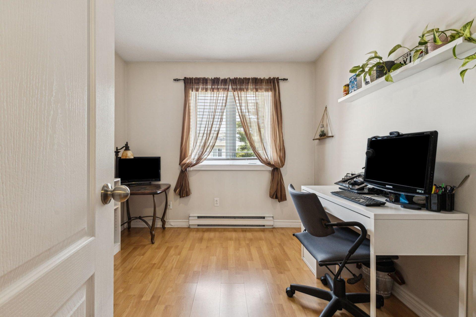 









202D


Rue des Tulipes

,
Gatineau (Gatineau),




QC
J8R2K7


