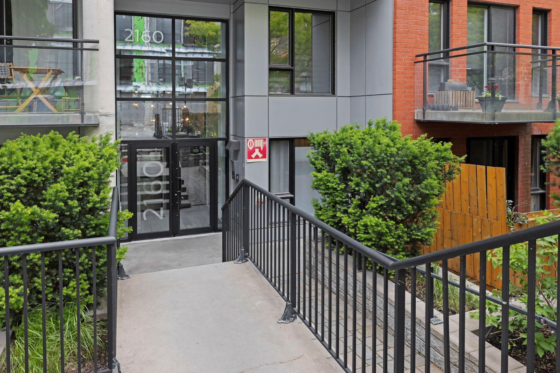 









2160


Rue Laforce

, 114,
Montréal (Ville-Marie),




QC
H2K0B3

