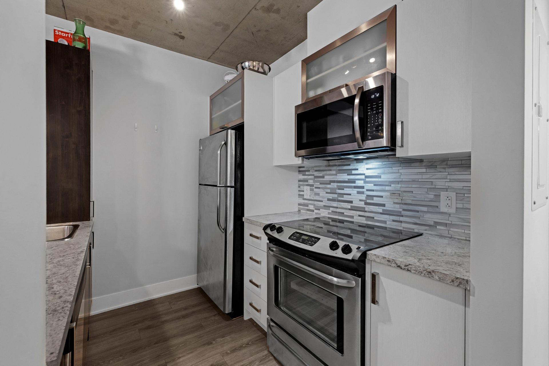 









2160


Rue Laforce

, 114,
Montréal (Ville-Marie),




QC
H2K0B3

