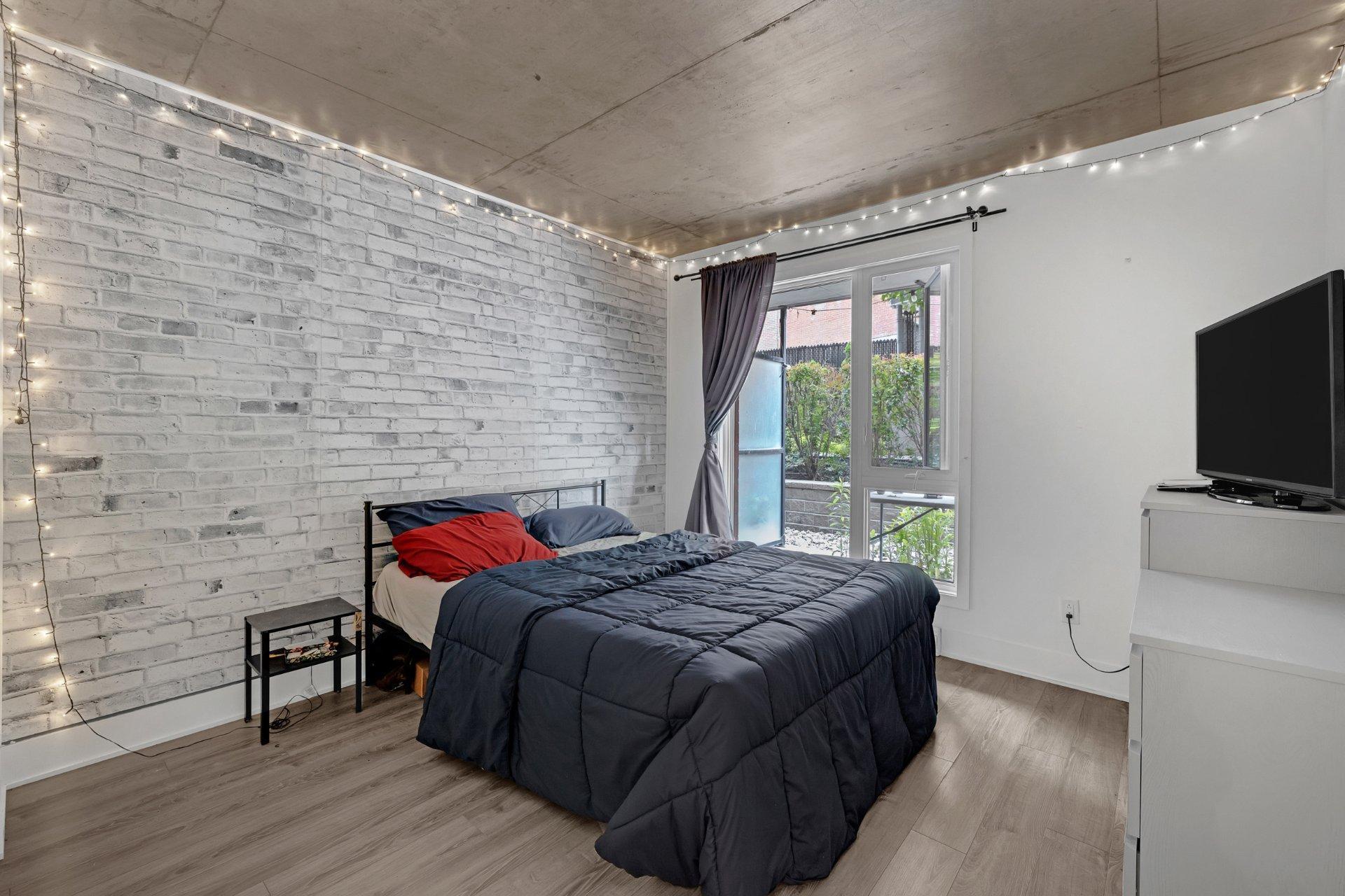 









2160


Rue Laforce

, 114,
Montréal (Ville-Marie),




QC
H2K0B3

