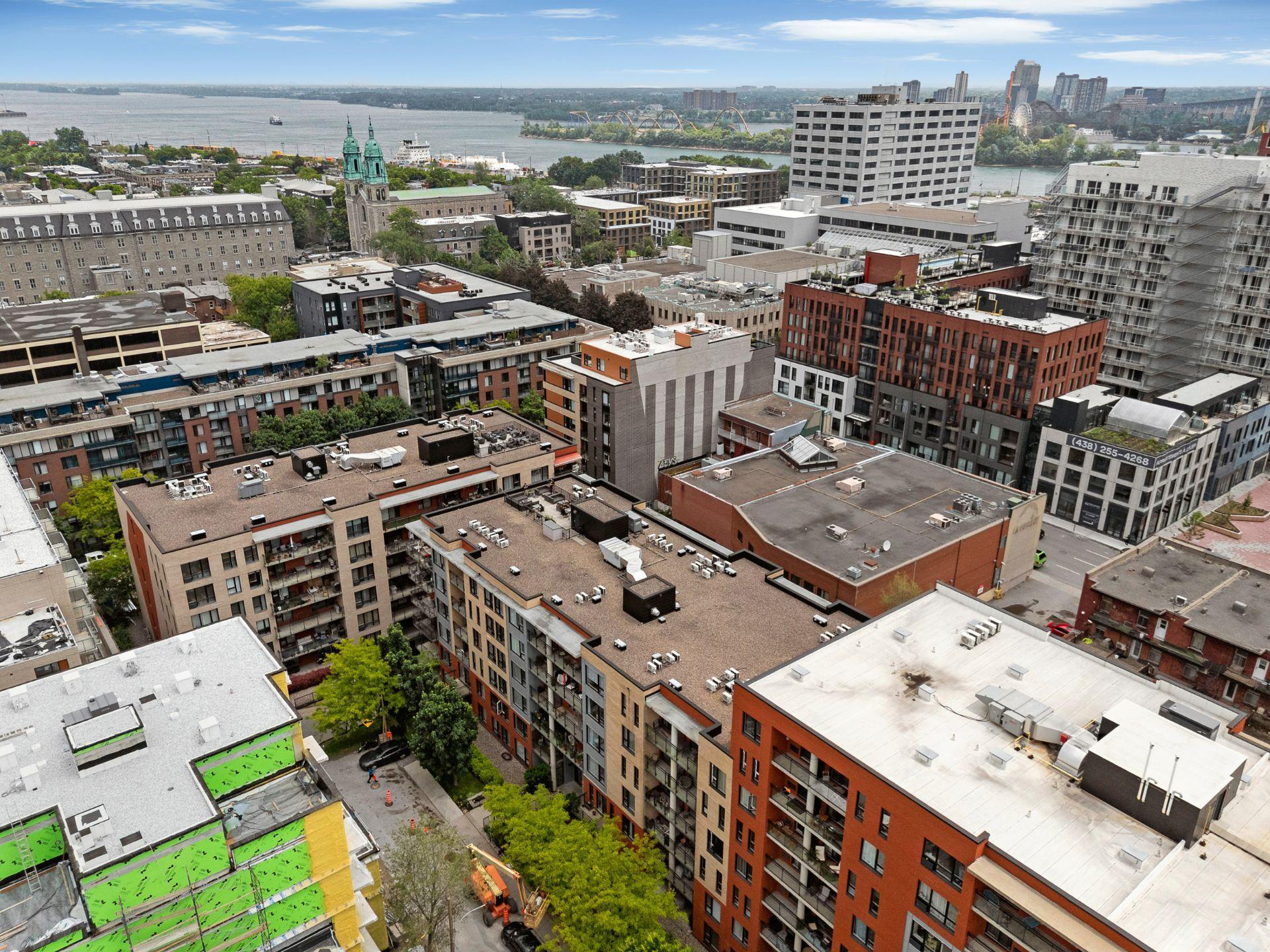 









2160


Rue Laforce

, 114,
Montréal (Ville-Marie),




QC
H2K0B3

