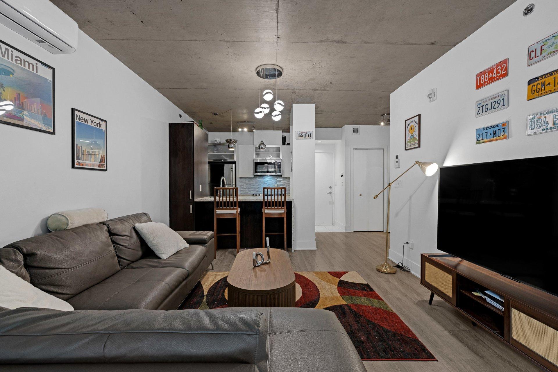 









2160


Rue Laforce

, 114,
Montréal (Ville-Marie),




QC
H2K0B3

