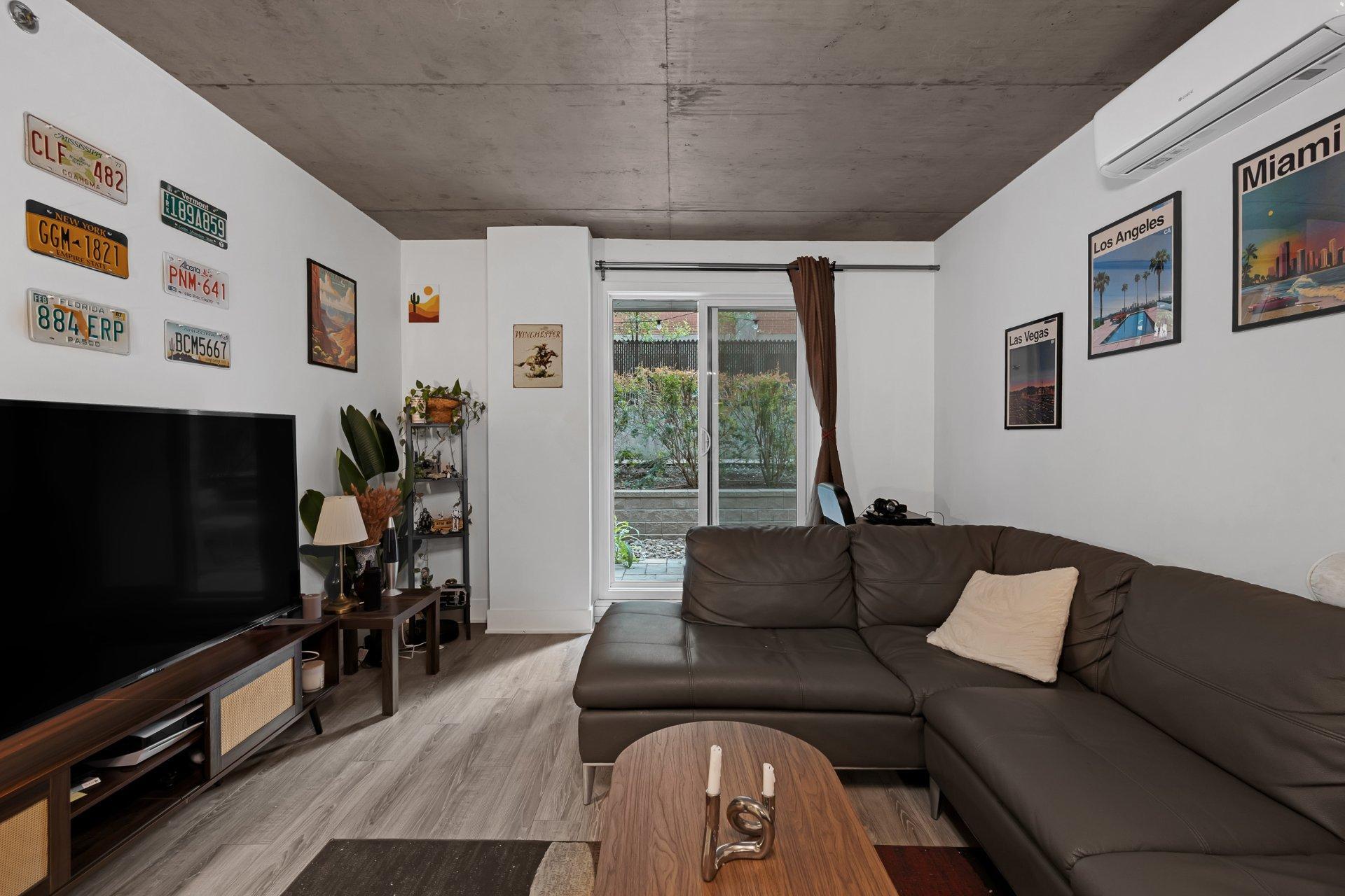 









2160


Rue Laforce

, 114,
Montréal (Ville-Marie),




QC
H2K0B3

