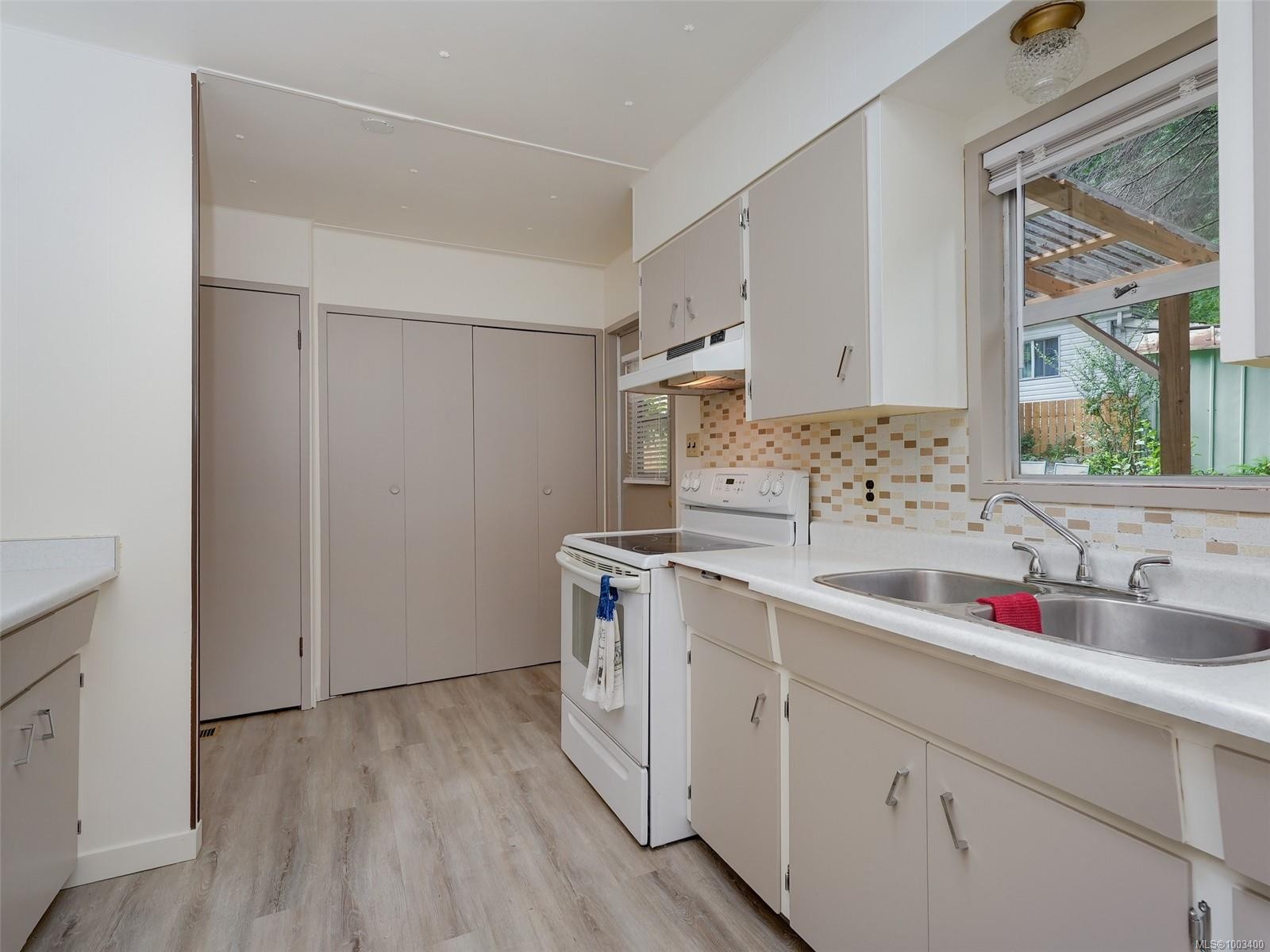 









2500


Florence Lake

Rd, 35,
Langford,




BC
V9B 4H2

