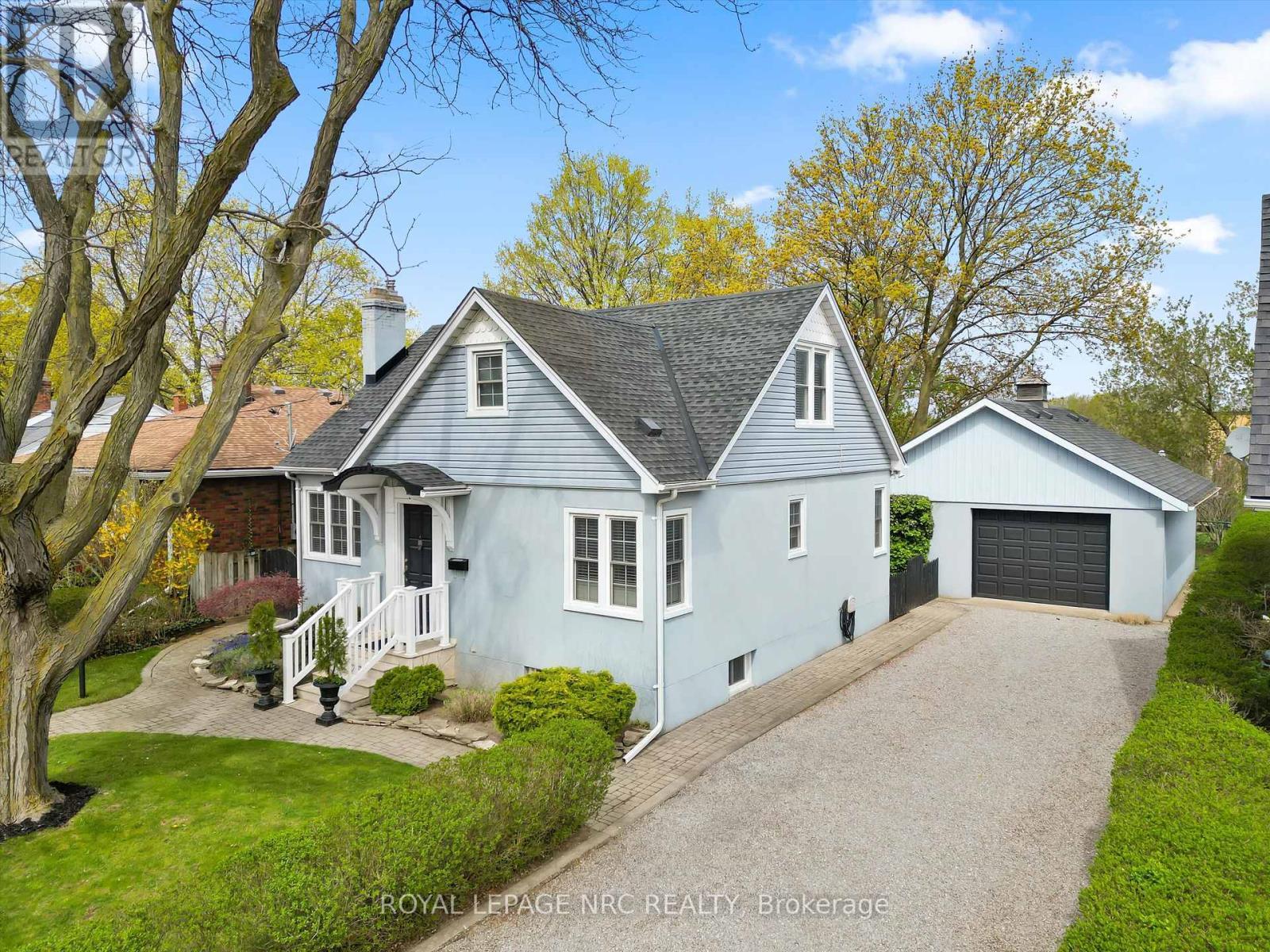












553 CARLTON STREET

,
St. Catharines (Carlton/Bunting),




Ontario
L2M4X6

