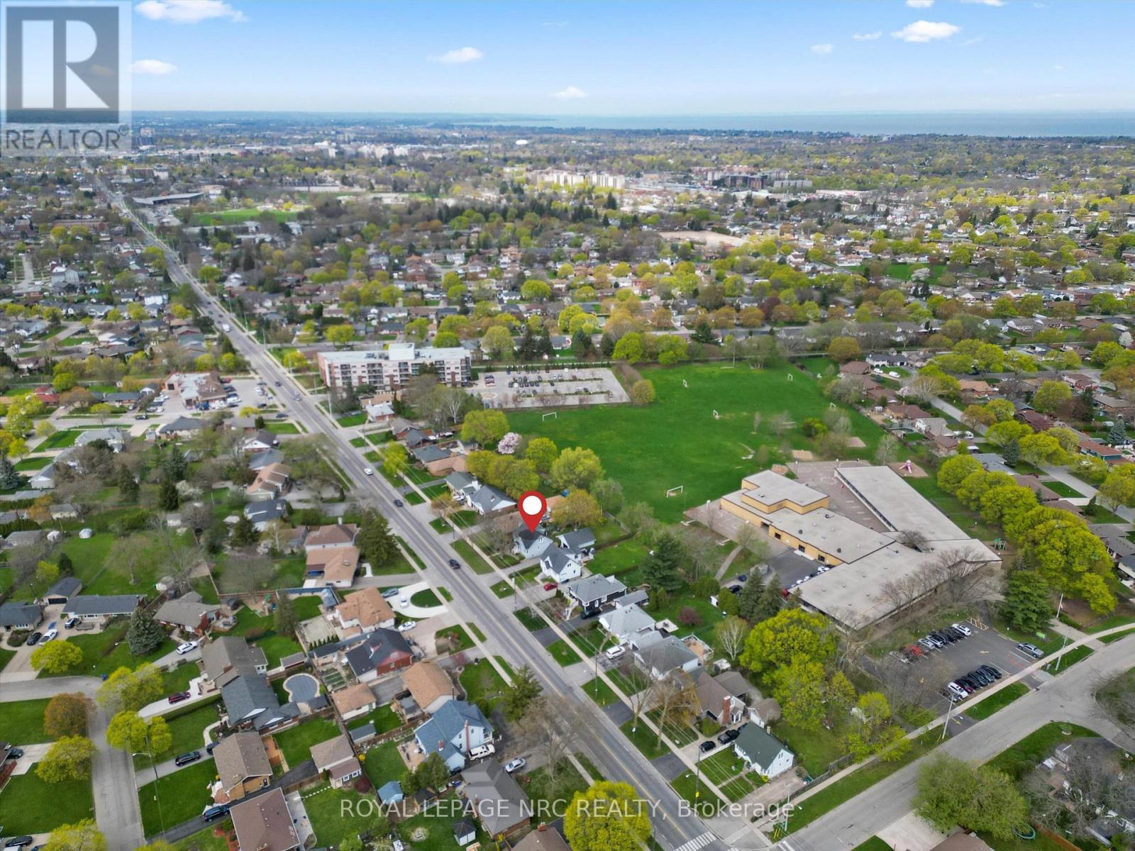 












553 CARLTON STREET

,
St. Catharines (Carlton/Bunting),




Ontario
L2M4X6

