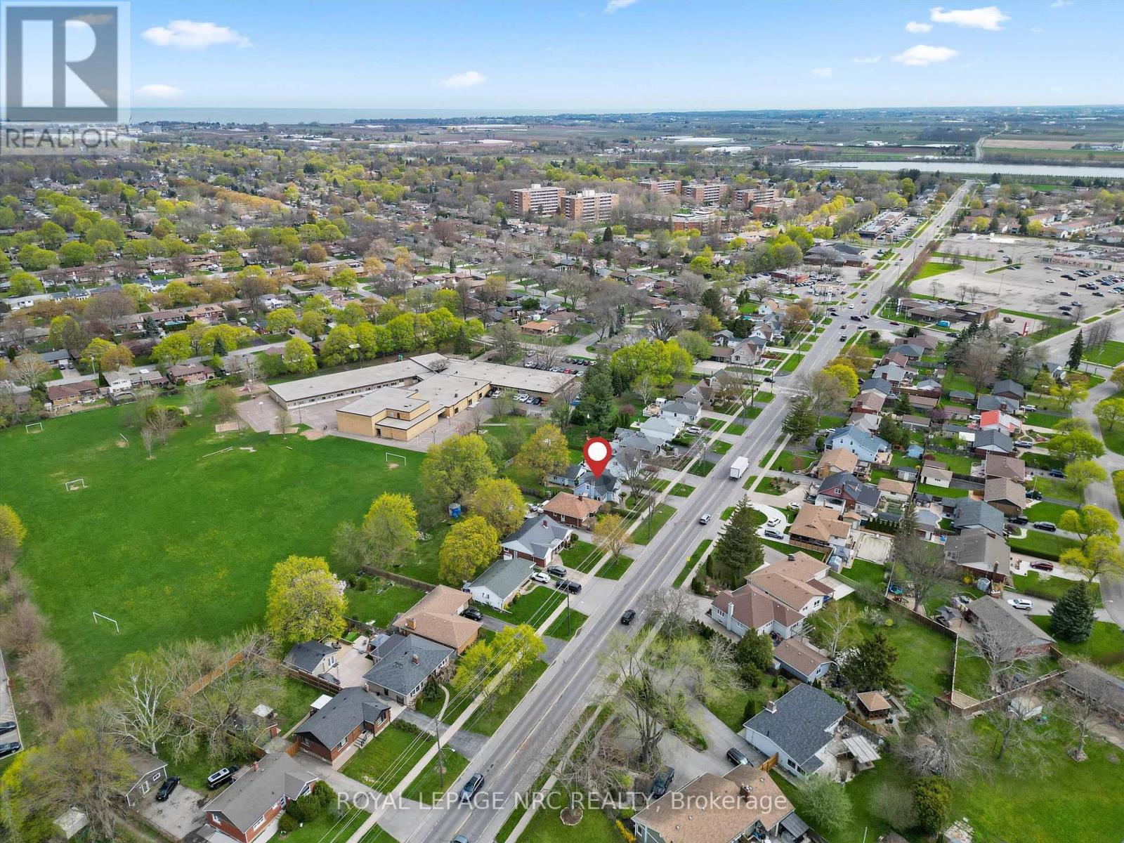 












553 CARLTON STREET

,
St. Catharines (Carlton/Bunting),




Ontario
L2M4X6


