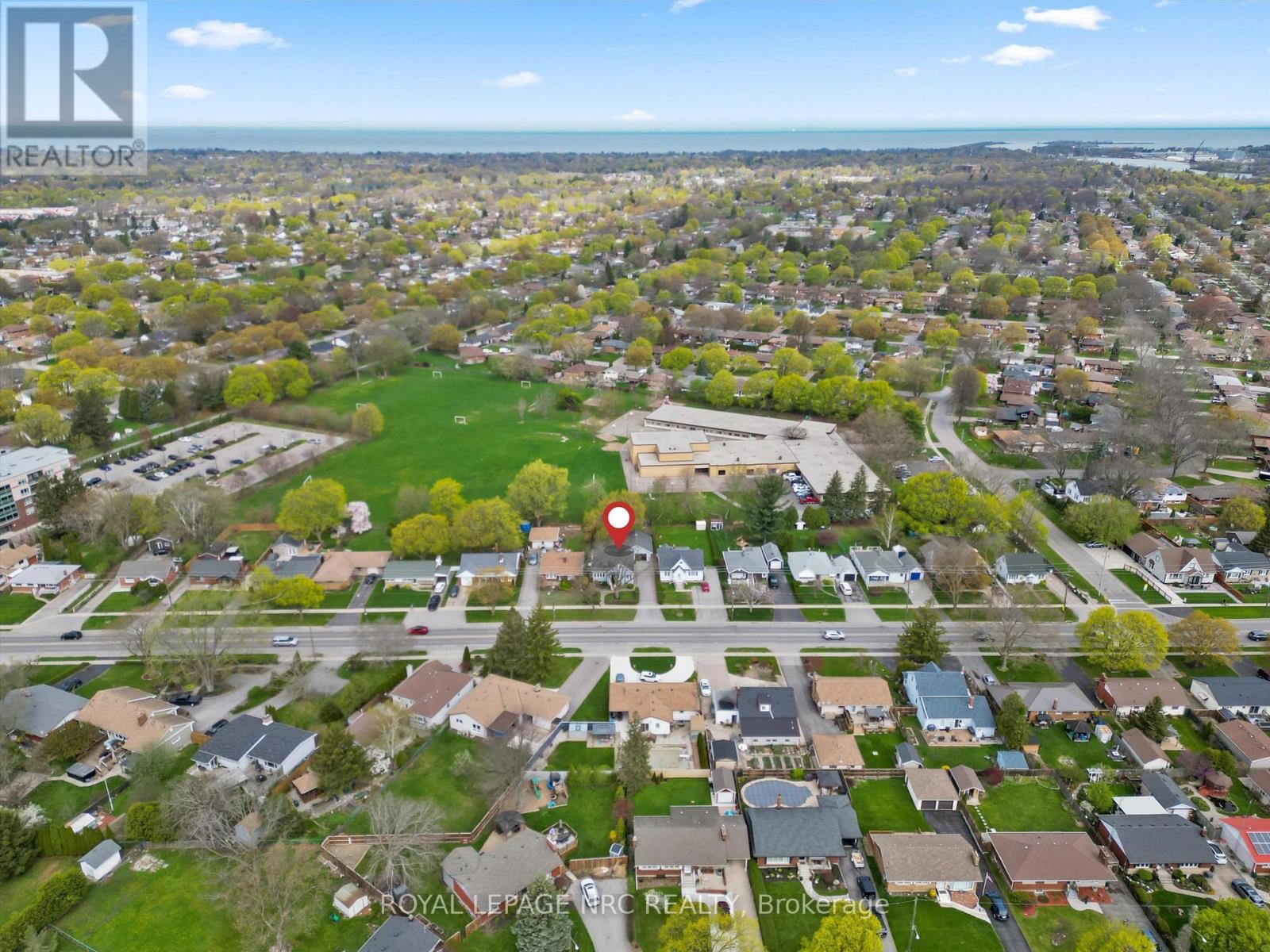 












553 CARLTON STREET

,
St. Catharines (Carlton/Bunting),




Ontario
L2M4X6

