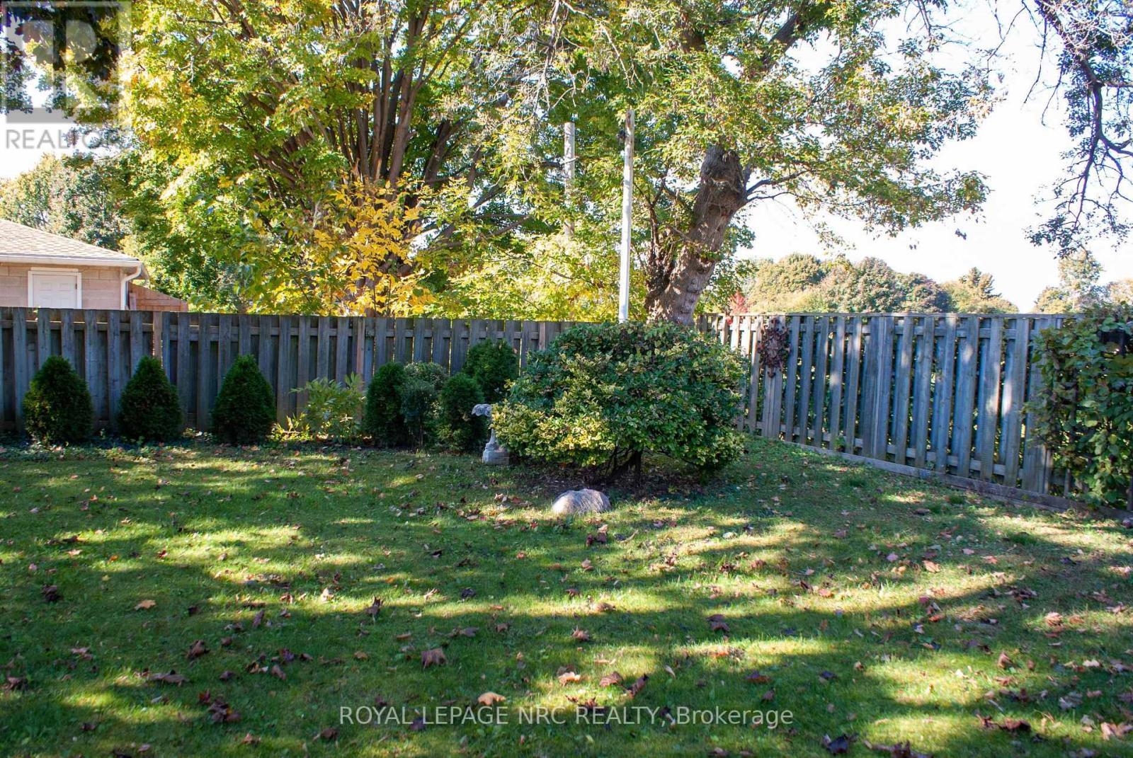 












553 CARLTON STREET

,
St. Catharines (Carlton/Bunting),




Ontario
L2M4X6

