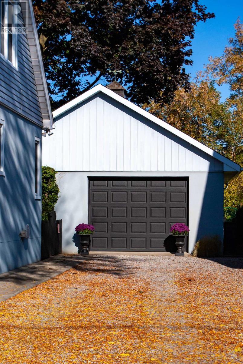 












553 CARLTON STREET

,
St. Catharines (Carlton/Bunting),




Ontario
L2M4X6

