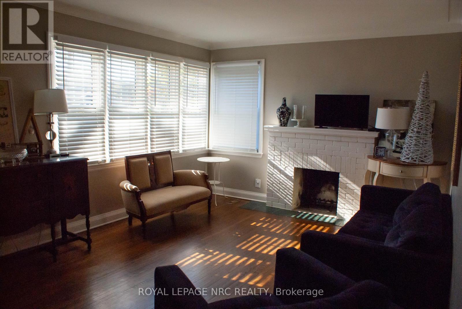 












553 CARLTON STREET

,
St. Catharines (Carlton/Bunting),




Ontario
L2M4X6

