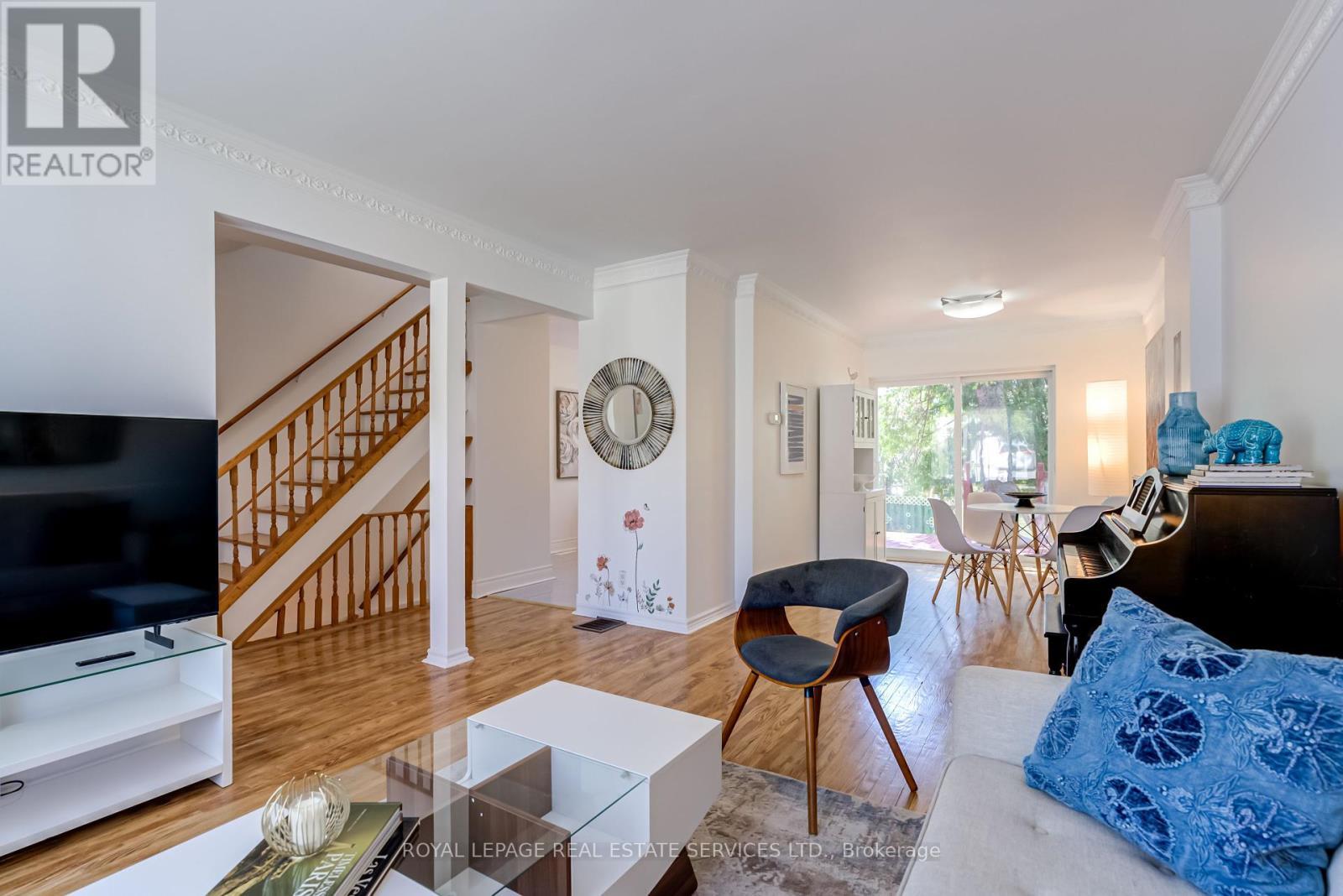 












34 SKYLARK ROAD

,
Toronto,




Ontario
M6S4M4

