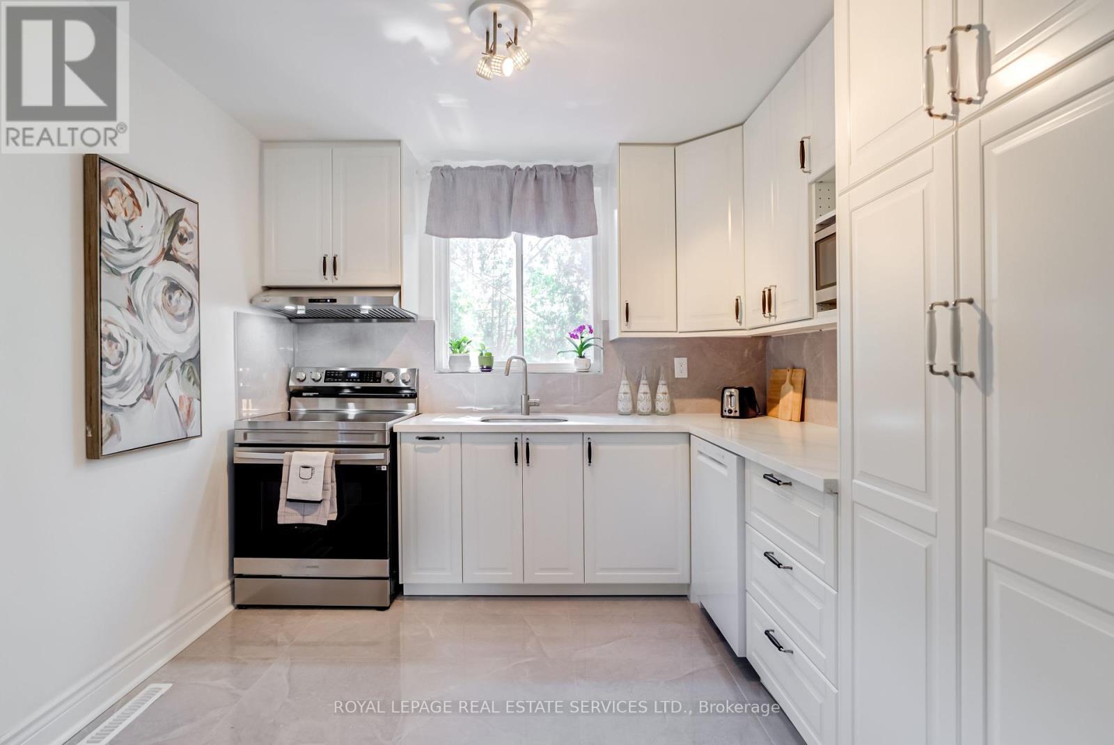 












34 SKYLARK ROAD

,
Toronto,




Ontario
M6S4M4


