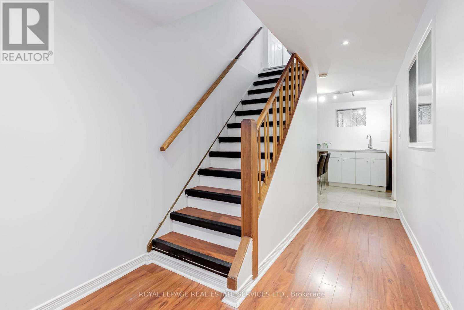 












34 SKYLARK ROAD

,
Toronto,




Ontario
M6S4M4

