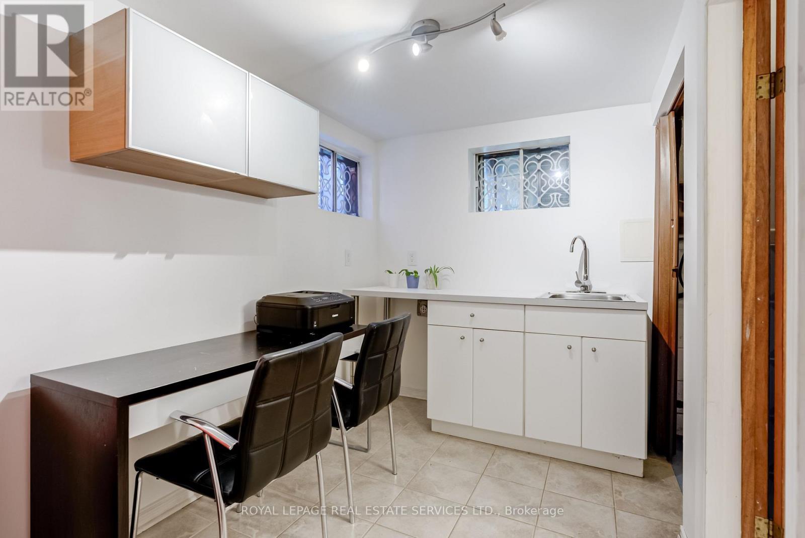 












34 SKYLARK ROAD

,
Toronto,




Ontario
M6S4M4

