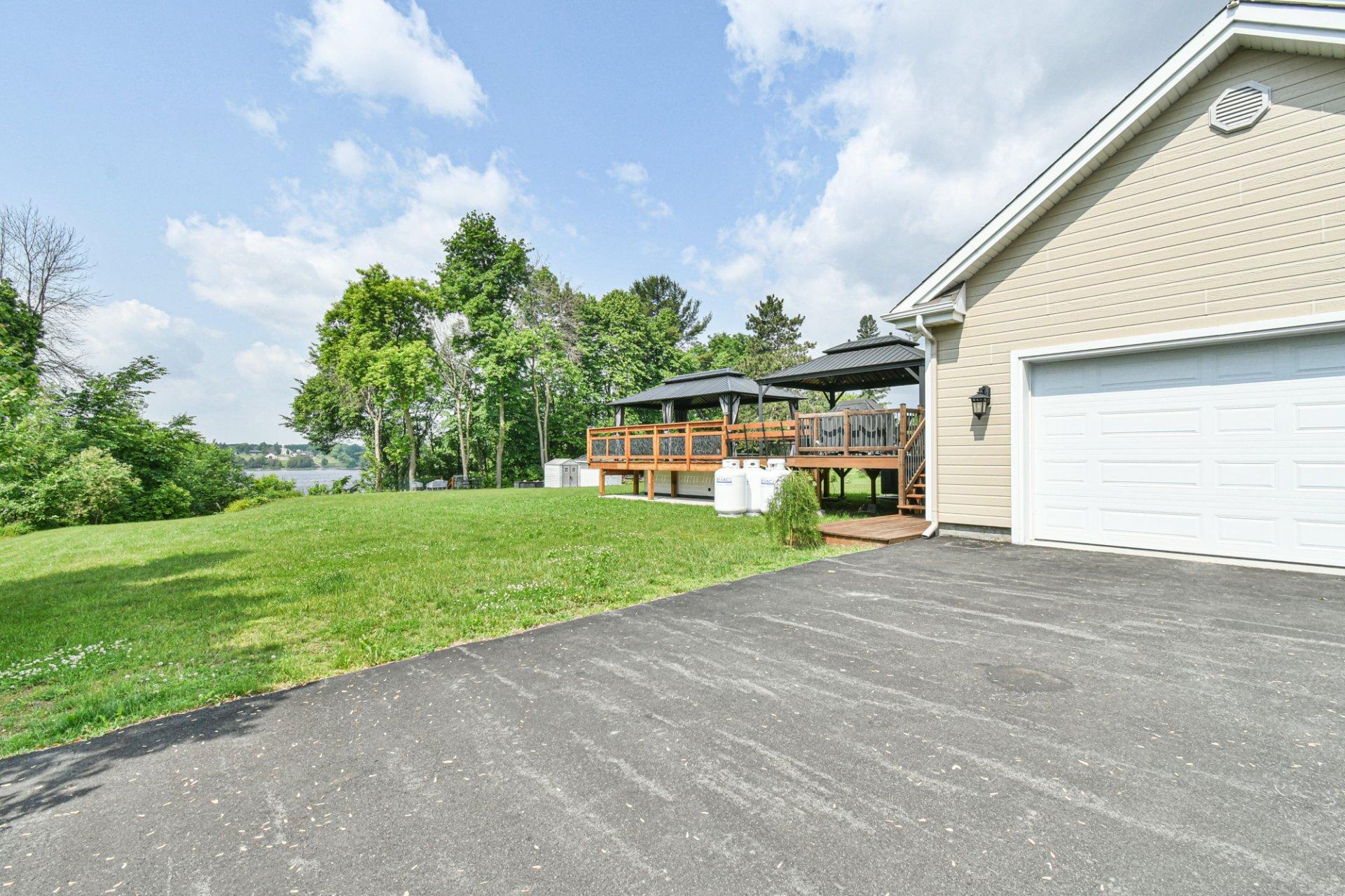









8


Rue de Ste-Croix

,
Saint-André-d'Argenteuil,




QC
J0V1X0

