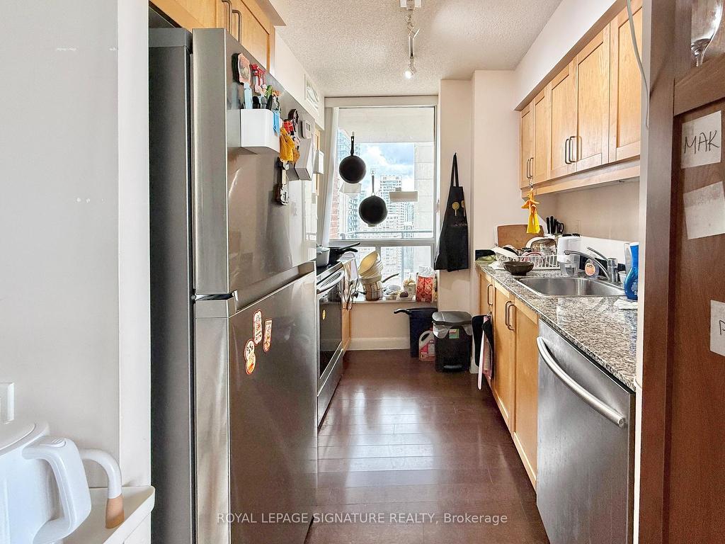 









33


Sheppard

Avenue East, 2510,
Toronto,




ON
M2N 7K1

