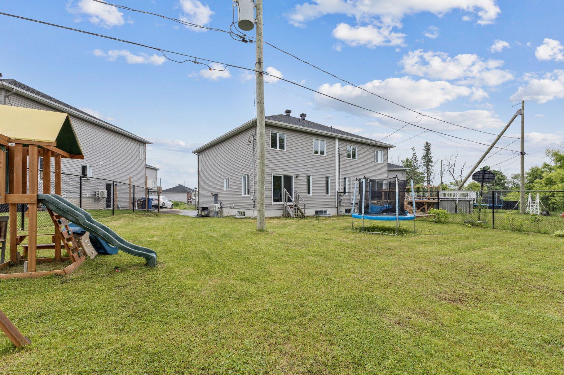 









354


Rue des Hauts-Bois

,
Gatineau (Masson-Angers),




QC
J8M0C9

