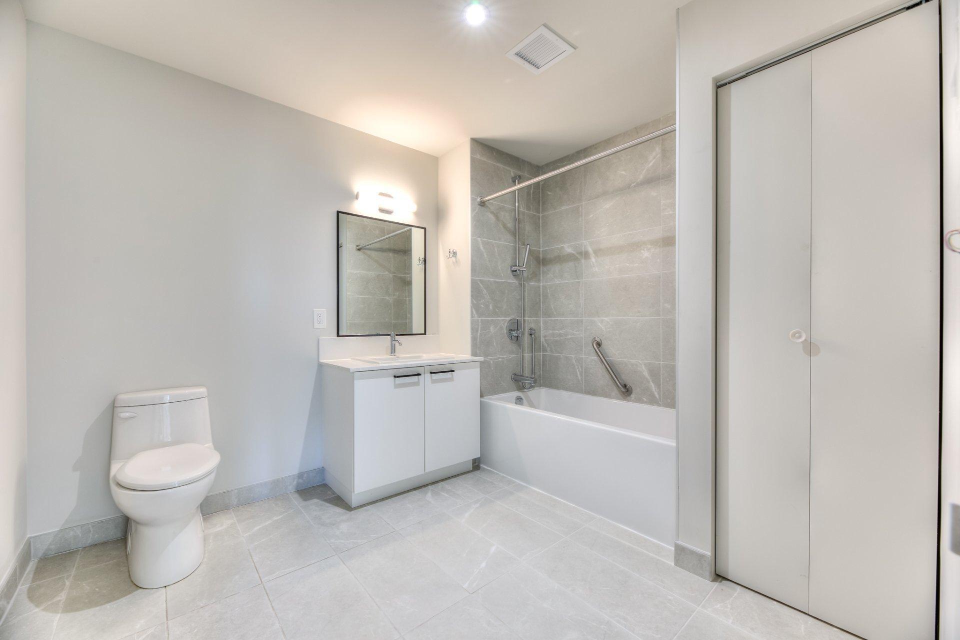 









8325


Av. Christophe-Colomb

, 210,
Montréal (Villeray/Saint-Michel/Parc-Extension),




QC
H2P0C3

