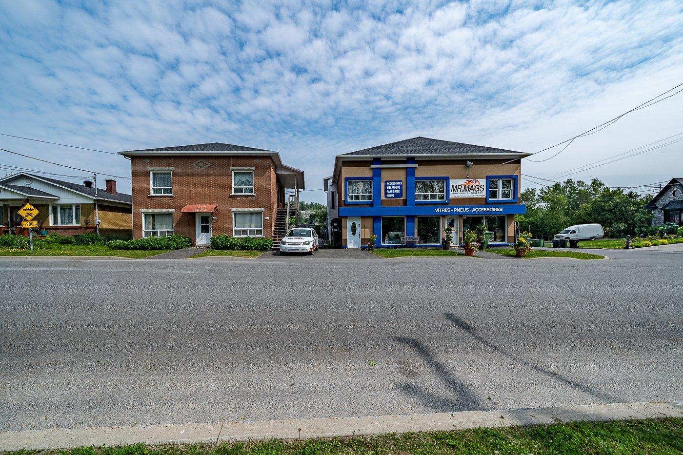 









174


Rue Manville O.

,
Val-des-Sources,




QC
J1T1G9

