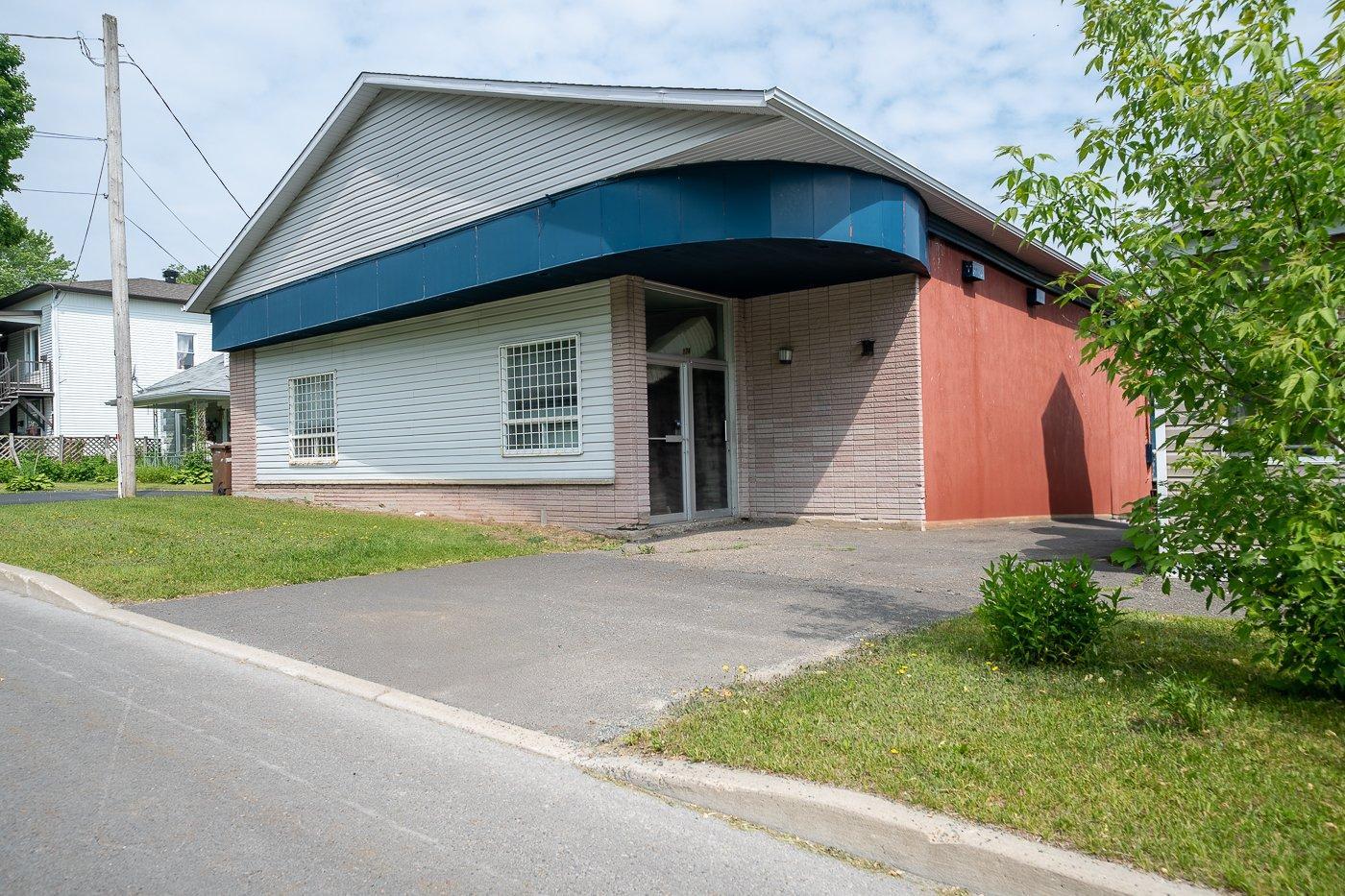 









174


Rue Manville O.

,
Val-des-Sources,




QC
J1T1G9

