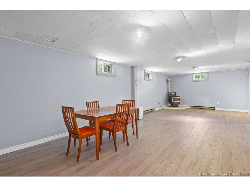 









555


Stout

CRT,
Bathurst,




NB
E2A 2P4


