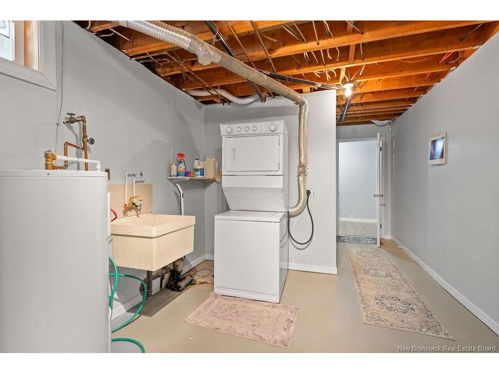 









555


Stout

CRT,
Bathurst,




NB
E2A 2P4


