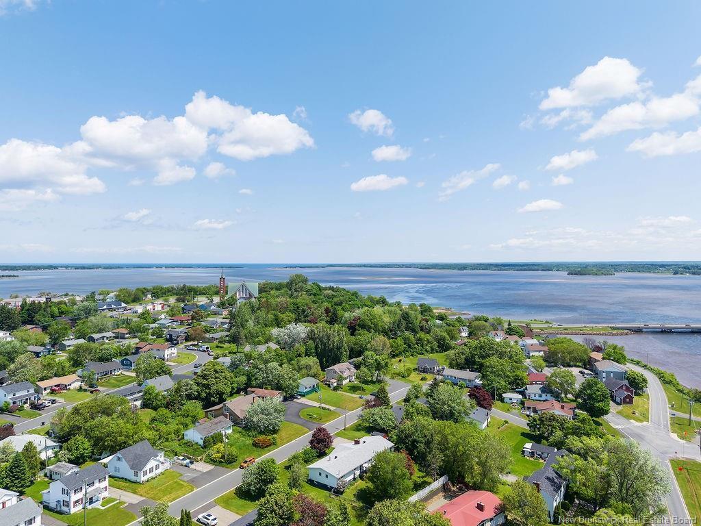 









555


Stout

CRT,
Bathurst,




NB
E2A 2P4

