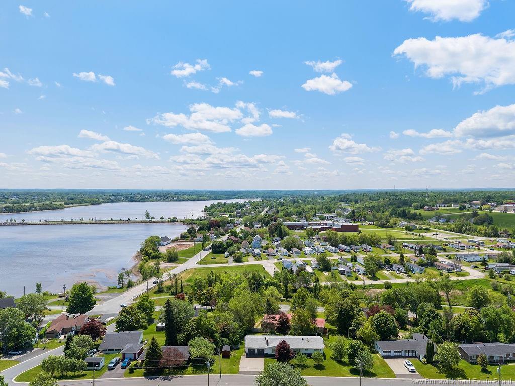 









555


Stout

CRT,
Bathurst,




NB
E2A 2P4

