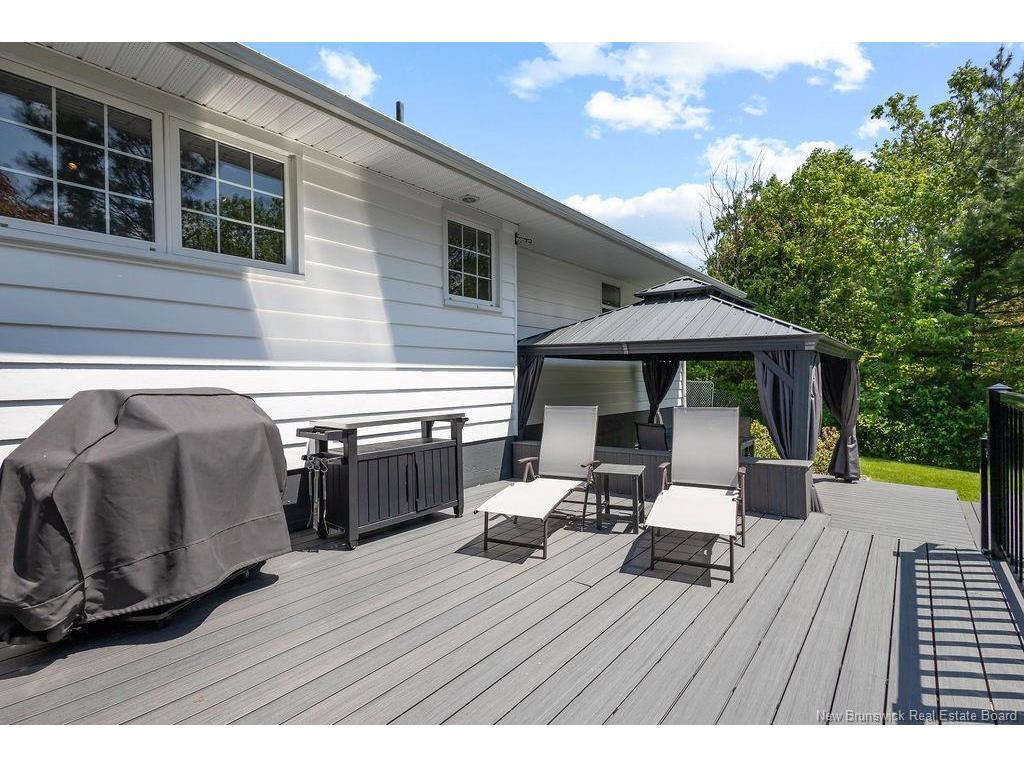 









555


Stout

CRT,
Bathurst,




NB
E2A 2P4

