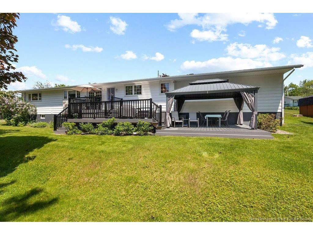 









555


Stout

CRT,
Bathurst,




NB
E2A 2P4


