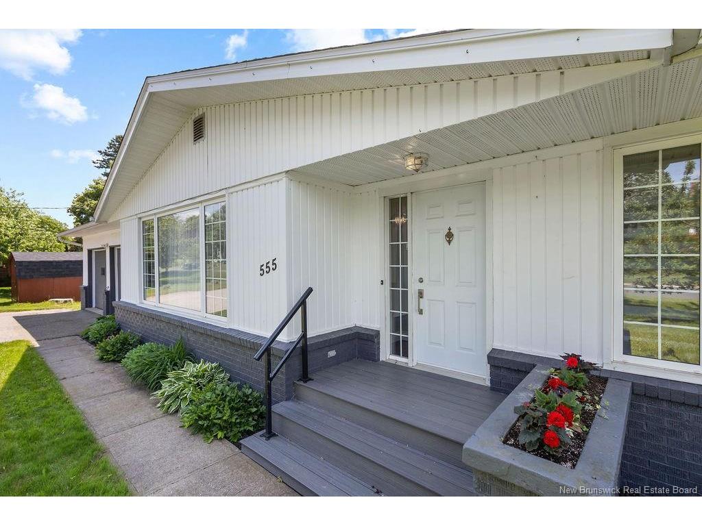 









555


Stout

CRT,
Bathurst,




NB
E2A 2P4

