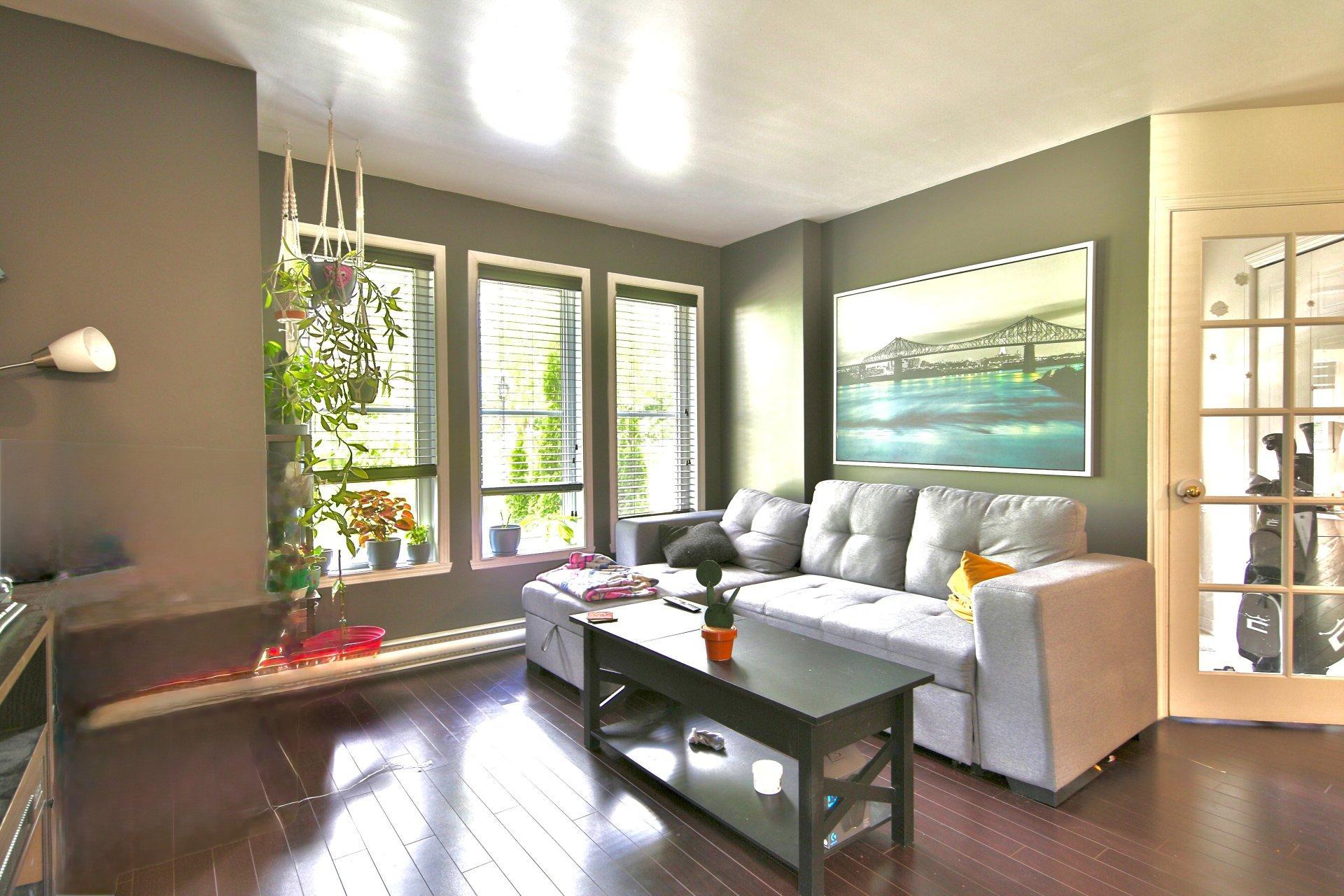 









1872


Rue Joyal

,
Longueuil (Le Vieux-Longueuil),




QC
J4N0C2


