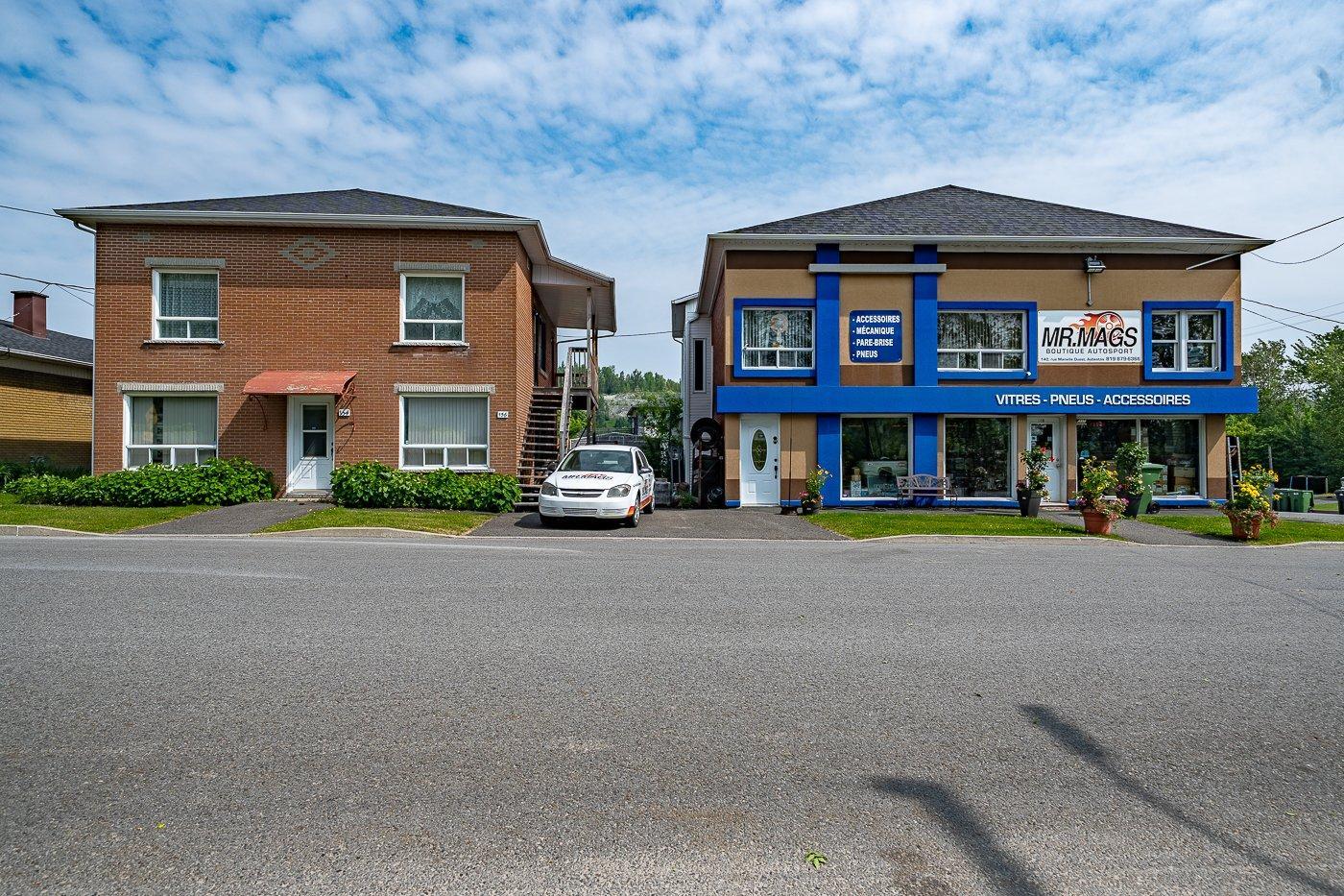 









148

 - 150


Rue Manville O.

,
Val-des-Sources,




QC
J1T1G3

