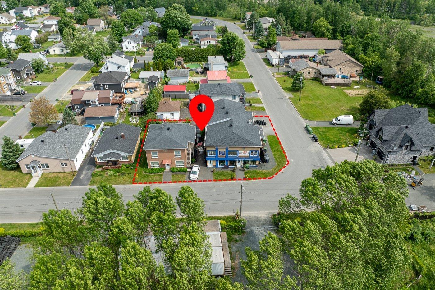 









148

 - 150


Rue Manville O.

,
Val-des-Sources,




QC
J1T1G3

