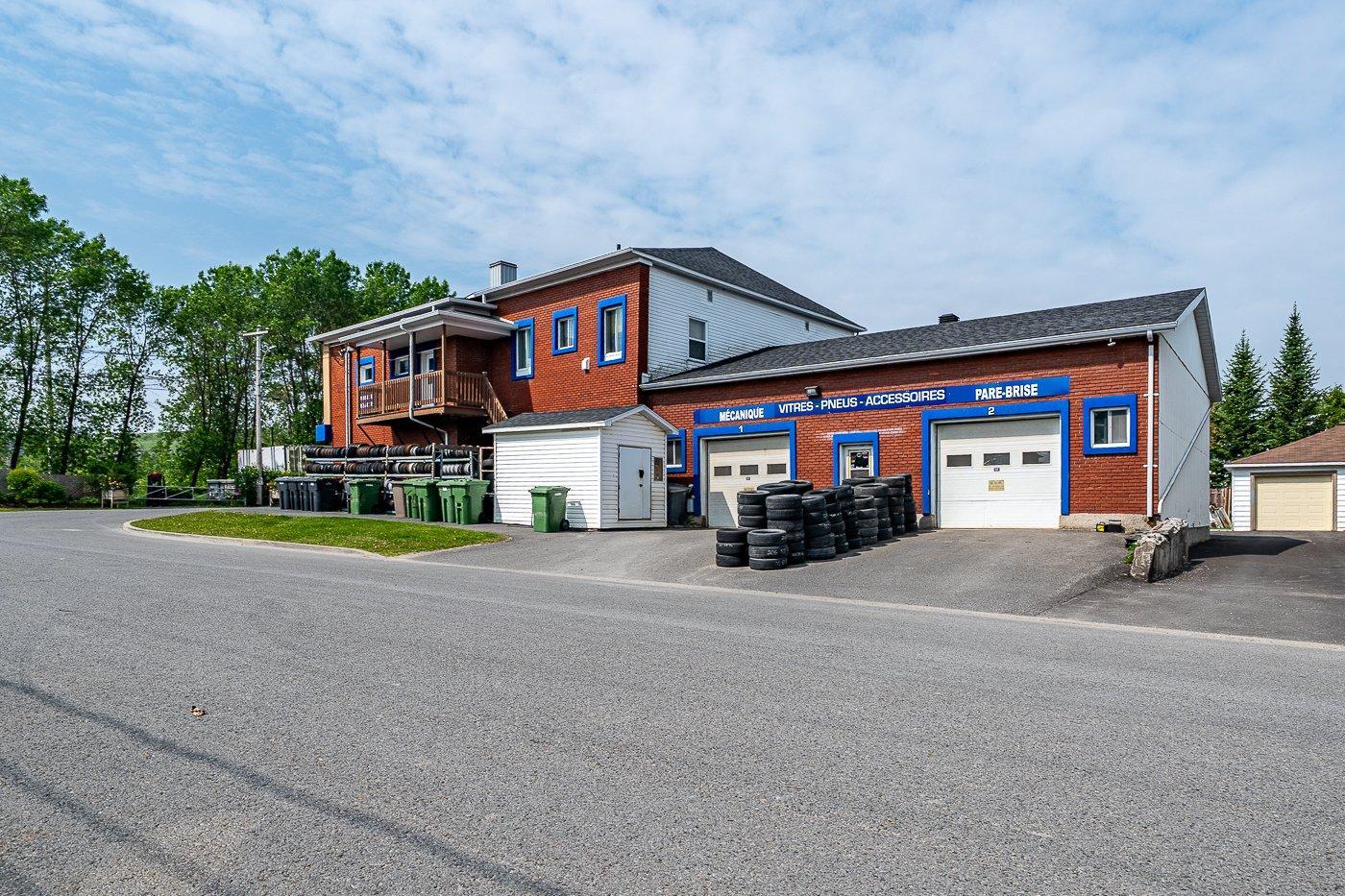 









148

 - 150


Rue Manville O.

,
Val-des-Sources,




QC
J1T1G3


