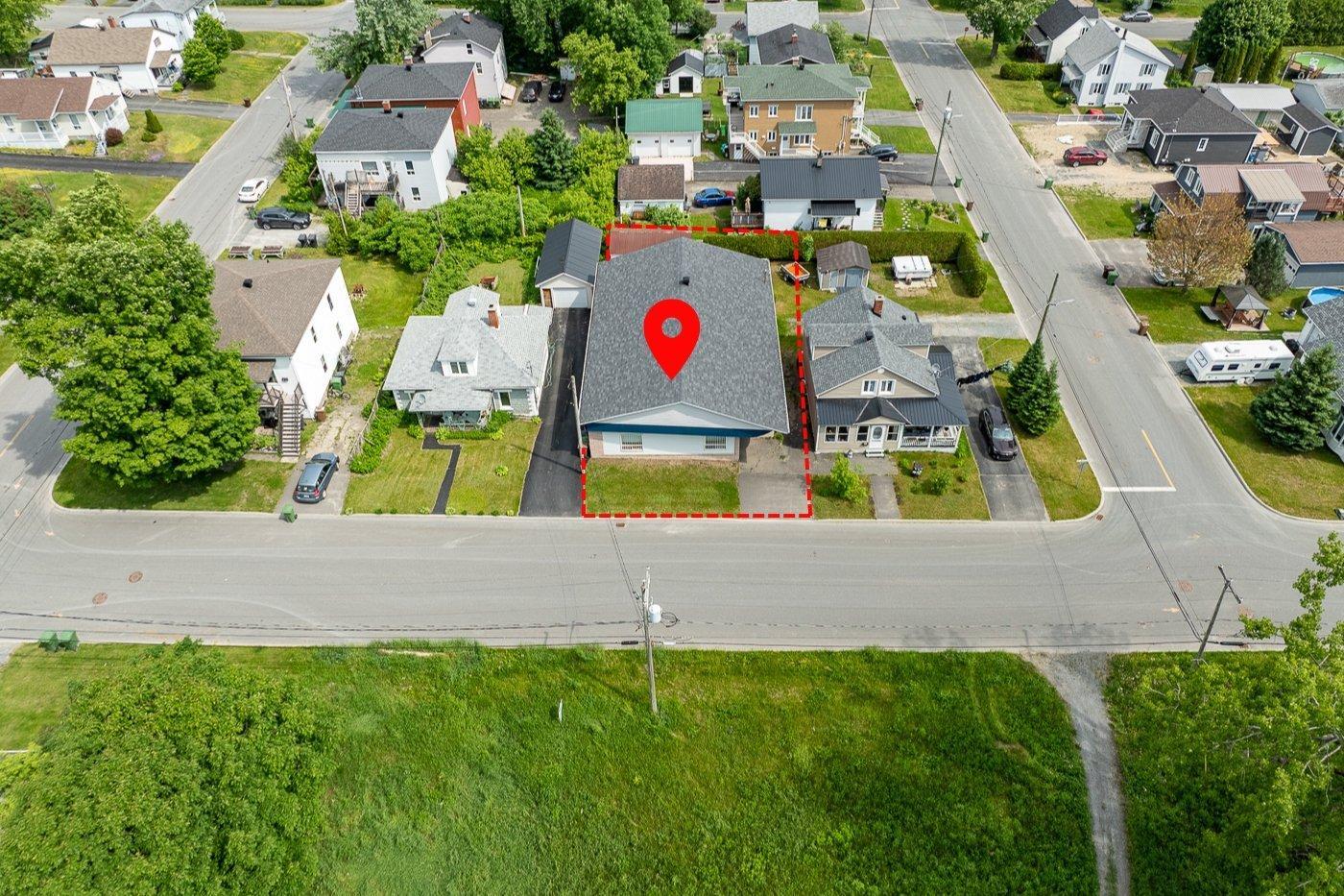 









148

 - 150


Rue Manville O.

,
Val-des-Sources,




QC
J1T1G3

