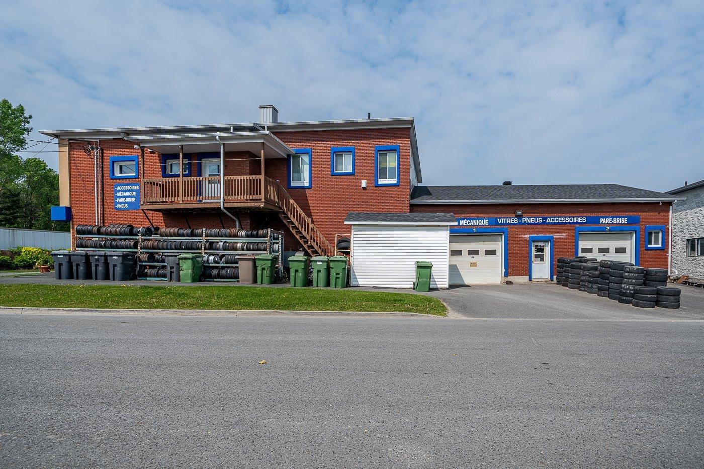 









174Z


Rue Manville O.

,
Val-des-Sources,




QC
J1T1G4

