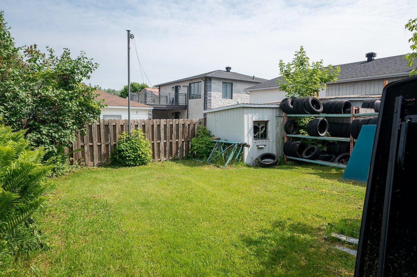 









174Z


Rue Manville O.

,
Val-des-Sources,




QC
J1T1G4

