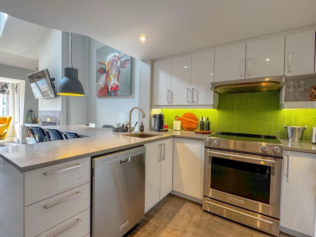 









116


Ch. de Kandahar

, 448,
Mont-Tremblant,




QC
J8E1E2

