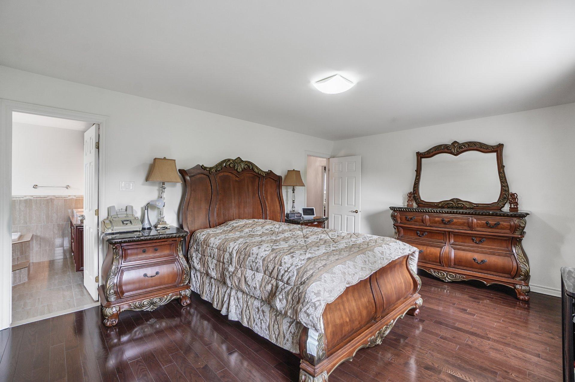 









24


3e Avenue N.

,
Montréal (Pierrefonds-Roxboro),




QC
H8Y2L9


