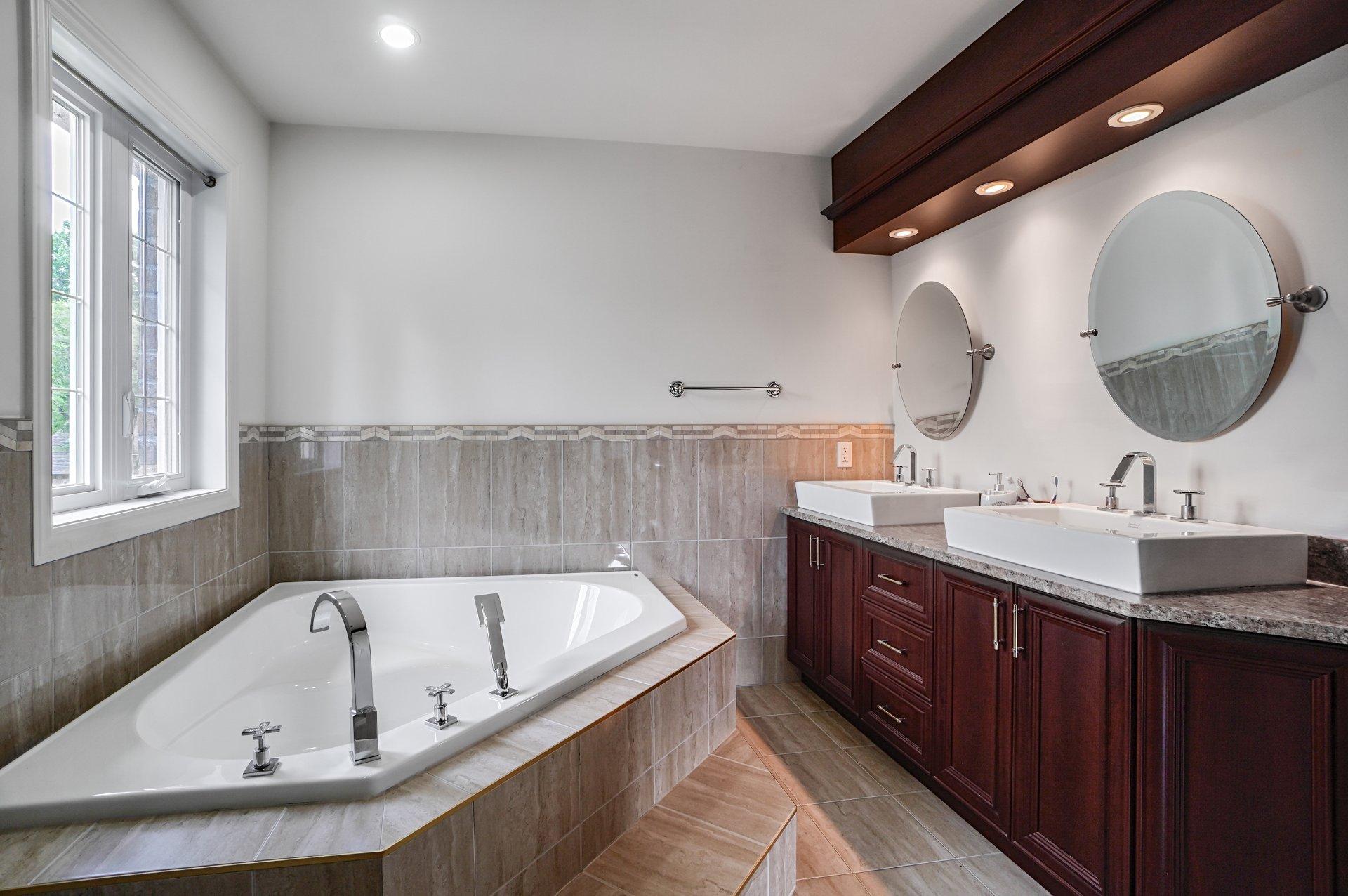 









24


3e Avenue N.

,
Montréal (Pierrefonds-Roxboro),




QC
H8Y2L9


