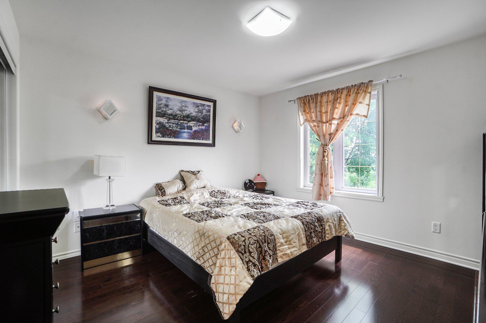 









24


3e Avenue N.

,
Montréal (Pierrefonds-Roxboro),




QC
H8Y2L9

