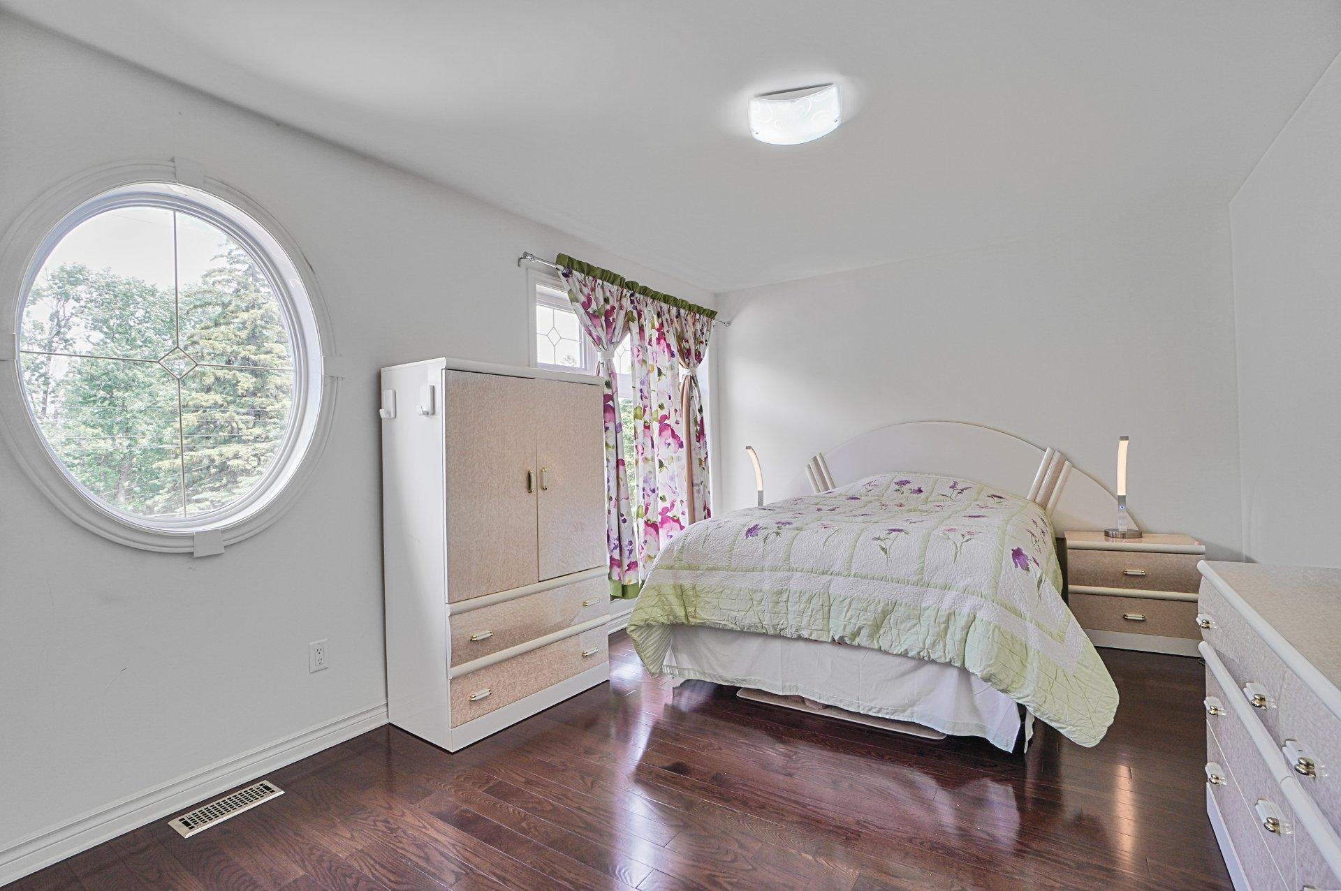 









24


3e Avenue N.

,
Montréal (Pierrefonds-Roxboro),




QC
H8Y2L9

