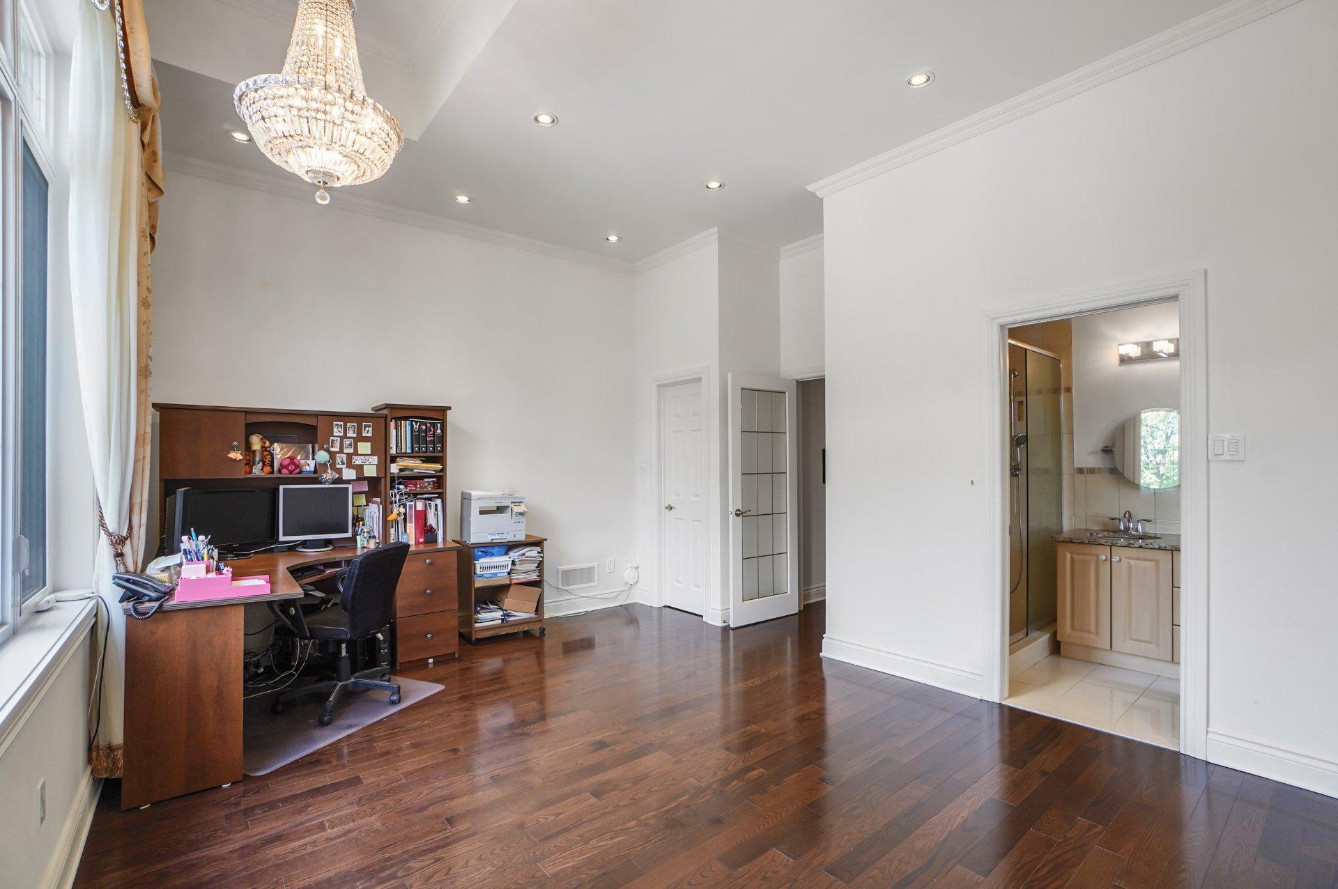 









24


3e Avenue N.

,
Montréal (Pierrefonds-Roxboro),




QC
H8Y2L9

