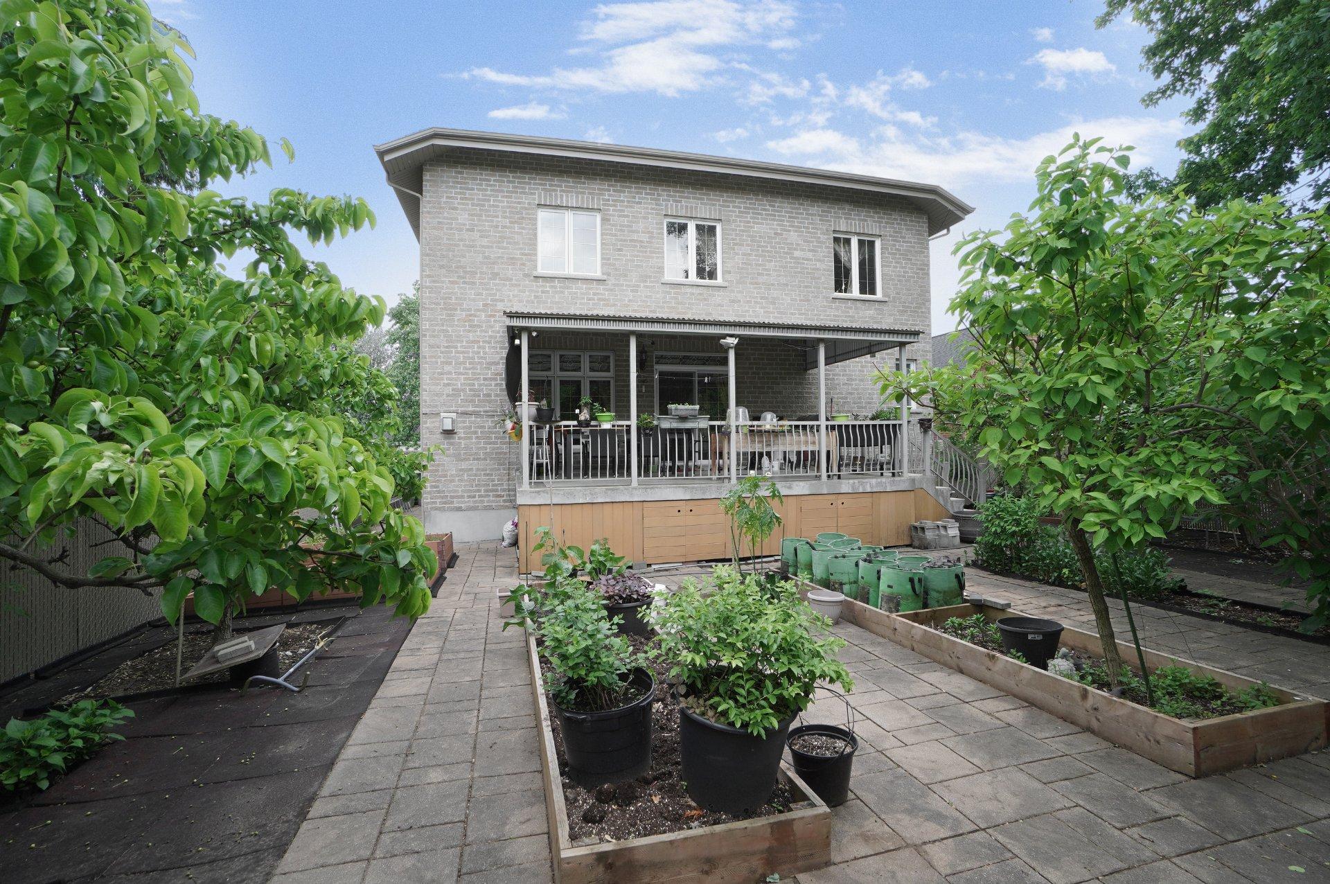 









24


3e Avenue N.

,
Montréal (Pierrefonds-Roxboro),




QC
H8Y2L9

