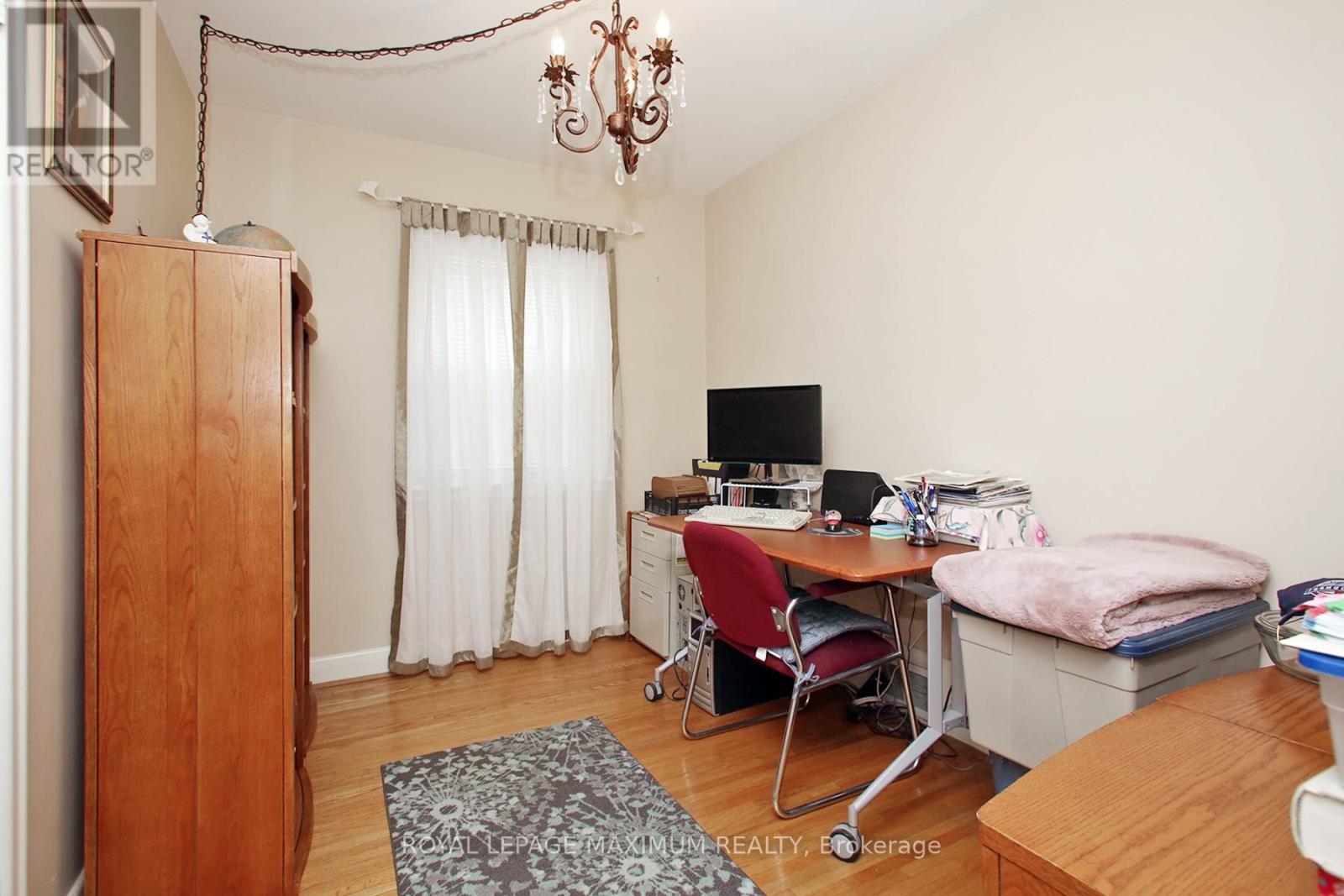 












938 KENNEDY ROAD

,
Toronto,




Ontario
M1K2G3

